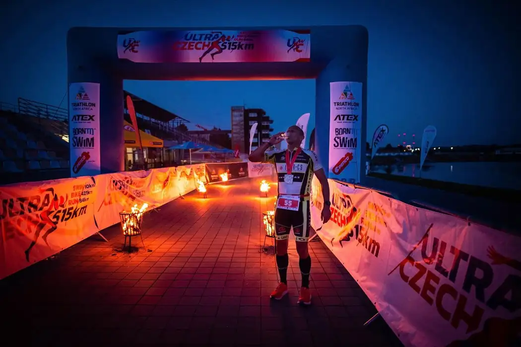 Night-time finish chute